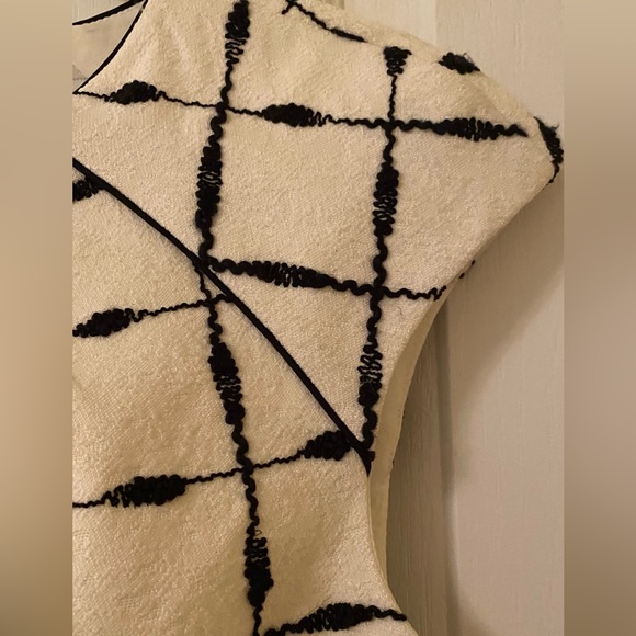 Belle Badgley Mischka shift dress - Picture 3 of 5